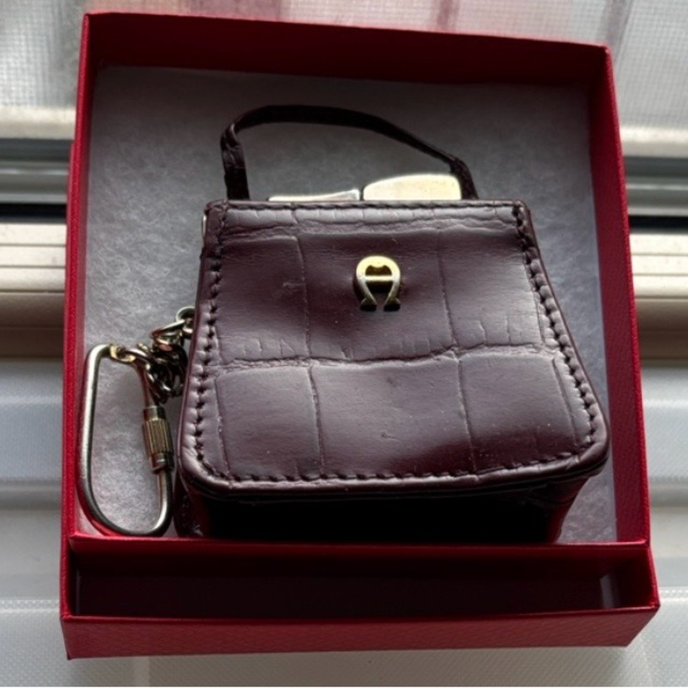 🔴New Etienne Aigner Mini Burgundy & Gold Tone Keychain Purse/Bag - Picture 3 of 9